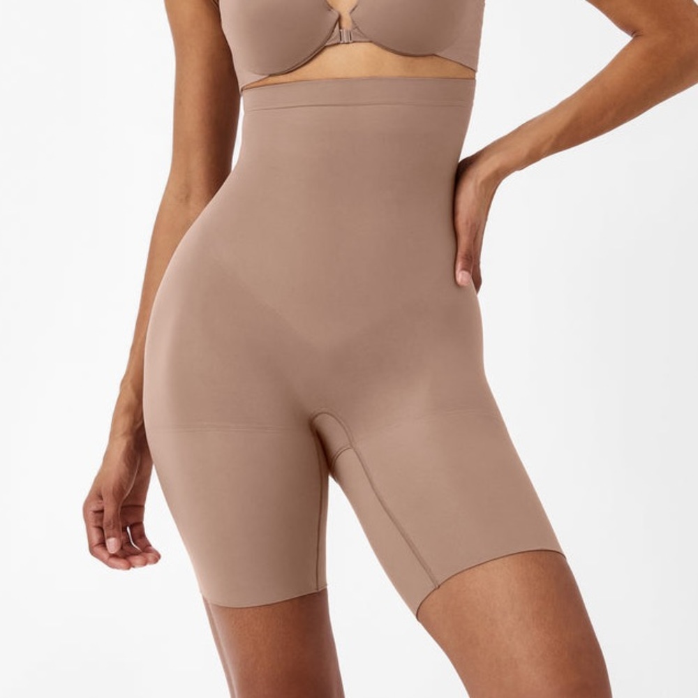 Nwot Spanx Higher Power Short